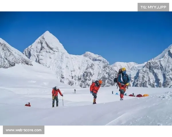 户外运动热潮：滑雪登山与徒步旅行兴起
